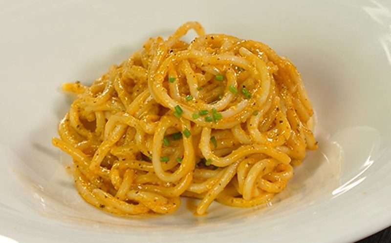 Lee más sobre el artículo Cocinando con Carmencita: Pasta Pesto Rojo