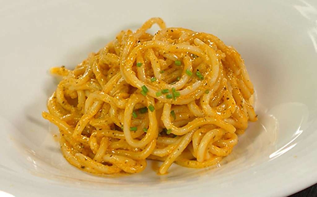 Lee más sobre el artículo Cocinando con Carmencita: Pasta Pesto Rojo